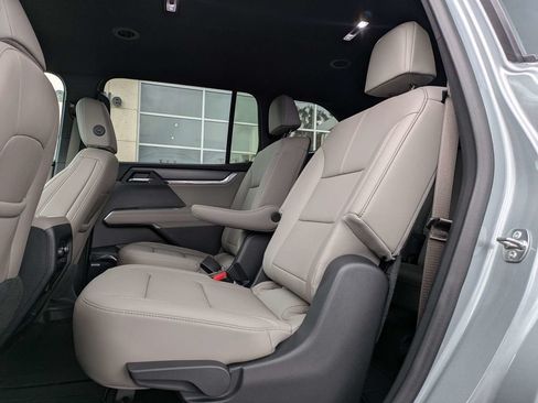 Used 2024 GMC Acadia Elevation w/ Luxury Package FWD image 16