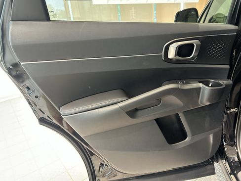 Used 2025 Kia Sorento EX w/ Panoramic Sunroof Package image 19