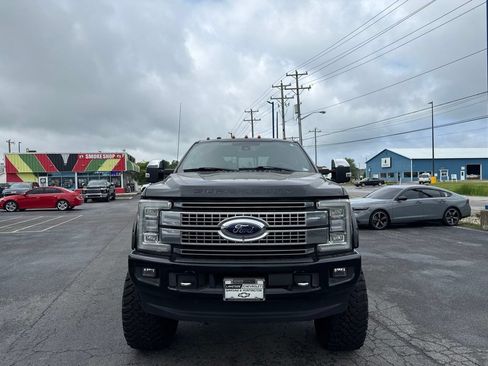 Used 2017 Ford F250 Platinum w/ Platinum Ultimate Package AWD/4WD image 8