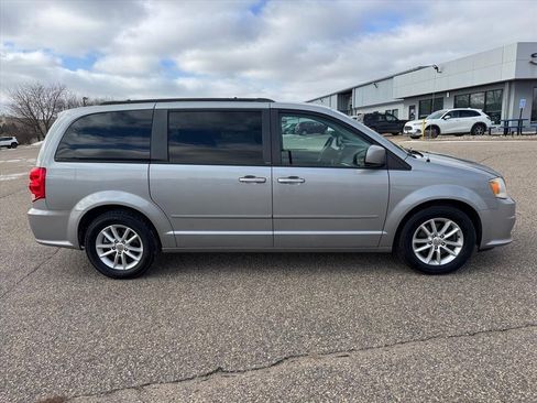 Used 2014 Dodge Grand Caravan SXT image 2