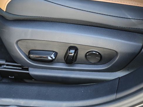 Used 2025 Lexus ES 300h 300h w/ Premium Package image 19