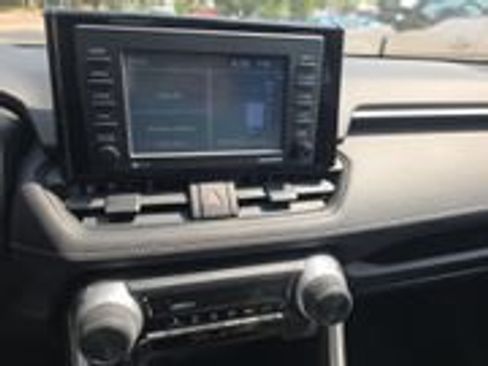 Used 2021 Toyota RAV4 LE FWD image 12