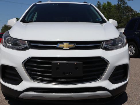 Used 2017 Chevrolet Trax LT w/ LT Convenience Package FWD image 11