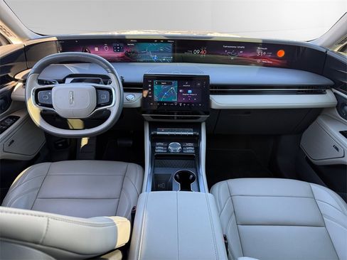 Used 2025 Lincoln Nautilus Premier w/ Equipment Group 102A image 10