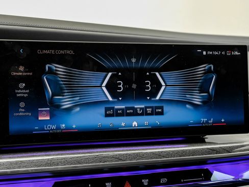 Used 2024 BMW 740i w/ Premium Package 2 image 38