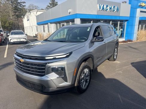 Certified 2025 Chevrolet Traverse LT image 1