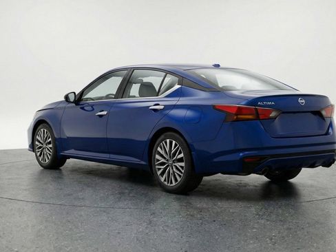 Used 2025 Nissan Altima 2.5 SV image 6