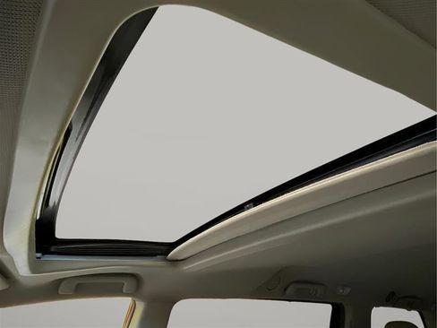 Used 2019 Toyota Sienna XLE w/ XLE Navigation Package image 25