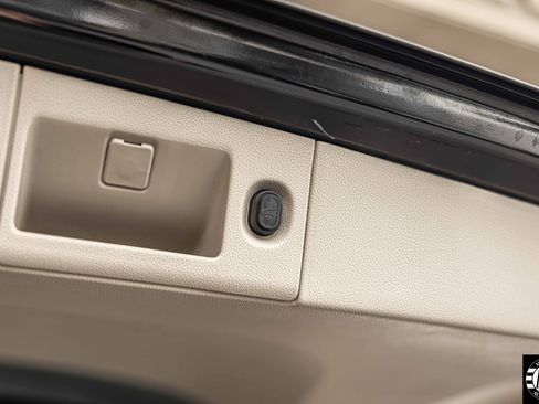 Used 2018 Cadillac Escalade ESV Luxury image 17