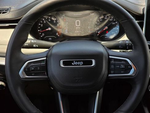 Used 2025 Jeep Compass Limited AWD/4WD image 15