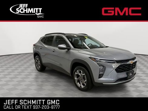 Certified 2025 Chevrolet Trax LT w/ LT Convenience Package FWD image 10