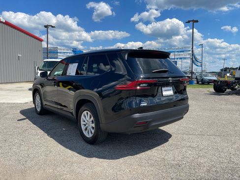 Used 2025 Toyota Grand Highlander AWD image 3