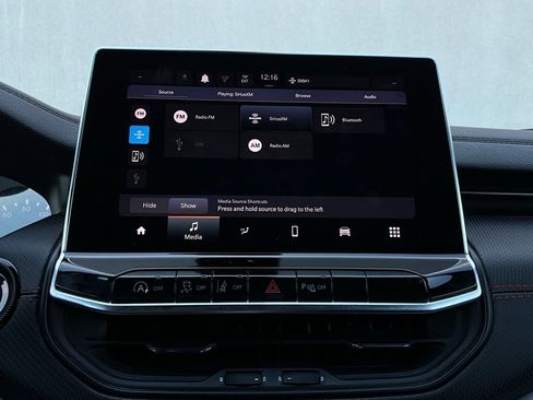 Used 2025 Jeep Compass Trailhawk image 30