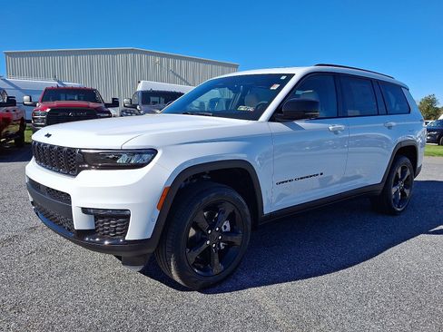 New 2025 Jeep Grand Cherokee L Limited image 2