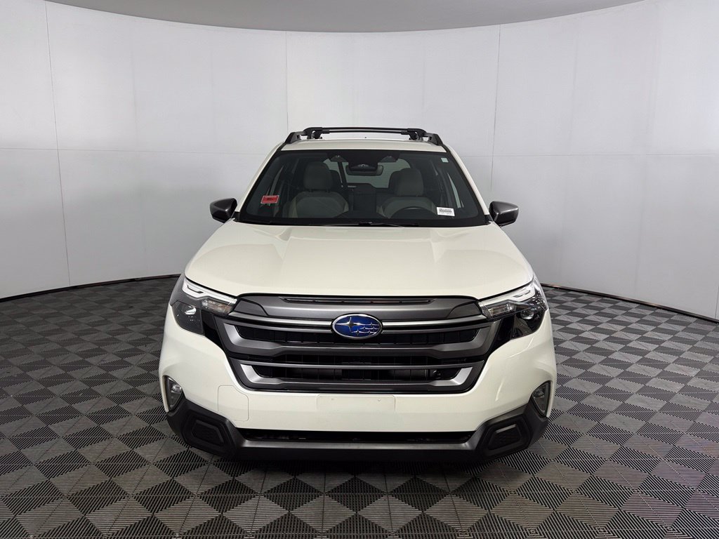Used 2025 Subaru Forester Premium AWD/4WD image 3
