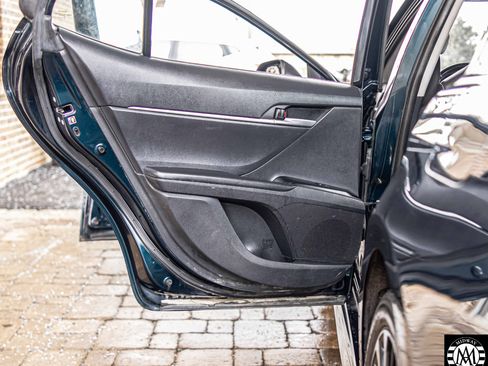 Used 2018 Toyota Camry SE image 36