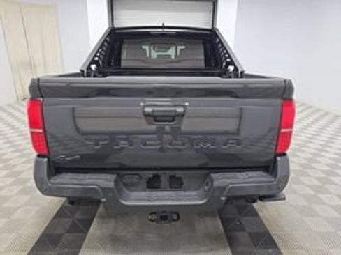 Certified 2025 Toyota Tacoma SR5 AWD/4WD image 5