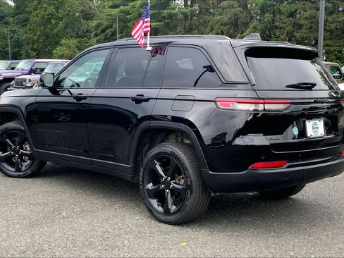Certified 2025 Jeep Grand Cherokee Altitude AWD/4WD image 10