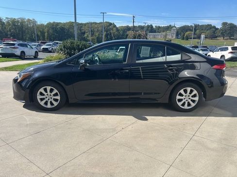 Used 2023 Toyota Corolla LE image 4