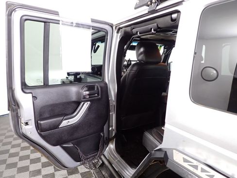 Used 2014 Jeep Wrangler Unlimited Rubicon w/ Connectivity Group image 30