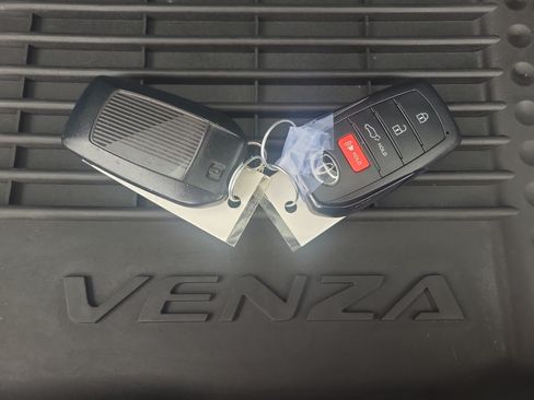 Certified 2023 Toyota Venza Limited AWD/4WD image 30