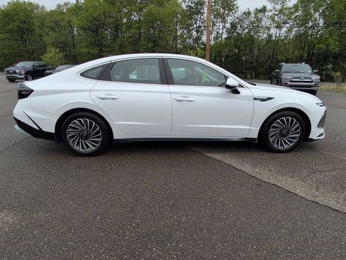 Used 2026 Hyundai Sonata Limited FWD image 8