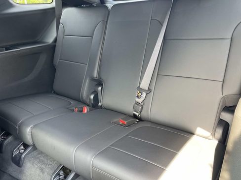 Used 2023 Chevrolet Traverse LT AWD/4WD image 13
