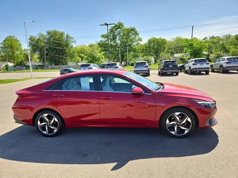 Certified 2023 Hyundai Elantra Limited w/ Preferred Accessory Package FWD image 5