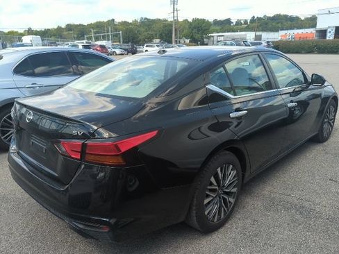 Used 2023 Nissan Altima 2.5 SV w/ SV Premium Package FWD image 4