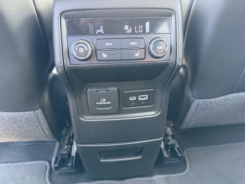 Used 2023 GMC Acadia SLT w/ Preferred Package AWD/4WD image 16