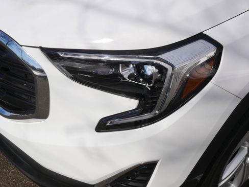 Used 2018 GMC Terrain SLE w/ Driver Convenience Package image 16