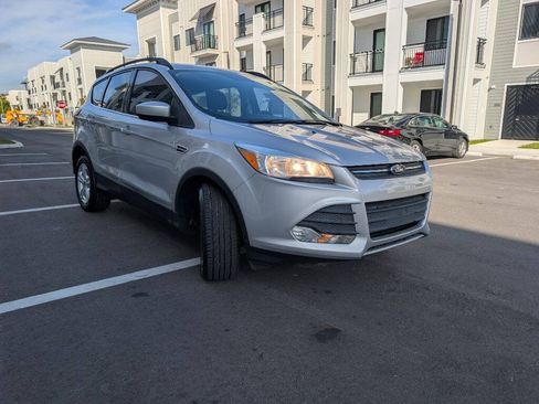 Used 2016 Ford Escape SE w/ Equipment Group 201A FWD image 4