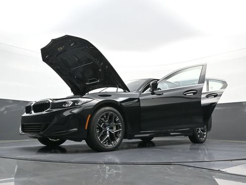 New 2025 BMW 330i xDrive Sedan w/ Convenience Package AWD/4WD image 39
