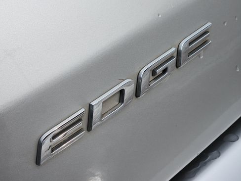 Used 2019 Ford Edge Titanium FWD image 12