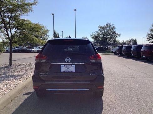 Used 2017 Nissan Rogue SV AWD/4WD image 3