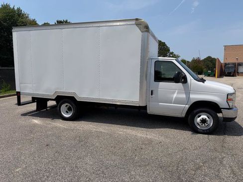 Used 2018 Ford E-350 and Econoline 350 Super Duty w/ Power Windows & Locks Group RWD image 33