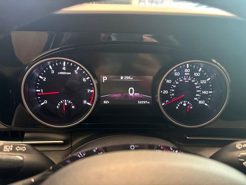 Certified 2022 Kia Carnival EX image 22