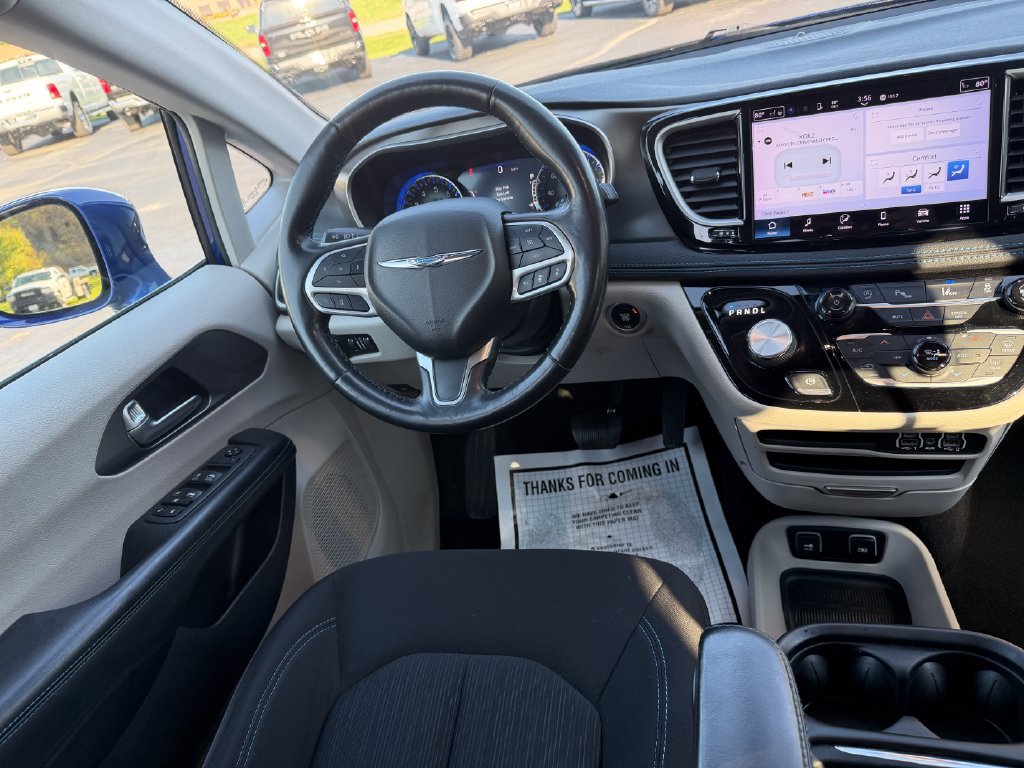 Used 2021 Chrysler Pacifica Touring AWD/4WD image 25