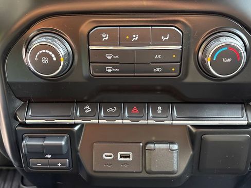 Used 2021 Chevrolet Silverado 1500 Custom Trail Boss AWD/4WD image 28