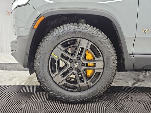 Used 2023 Rivian R1T Adventure image 9