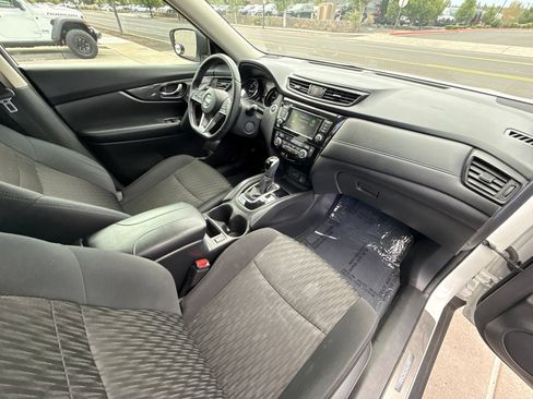 Used 2018 Nissan Rogue SV w/ Premium Package FWD image 30