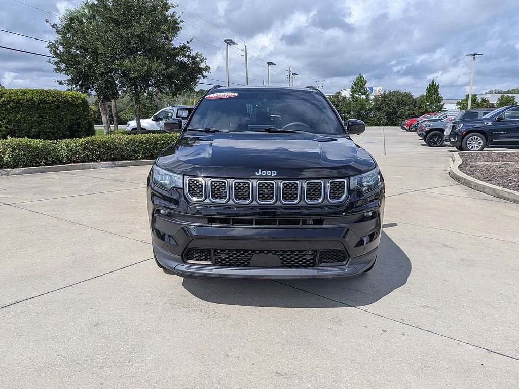 Used 2023 Jeep Compass Latitude w/ Convenience Group AWD/4WD image 9