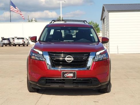 Used 2022 Nissan Pathfinder SV FWD image 2