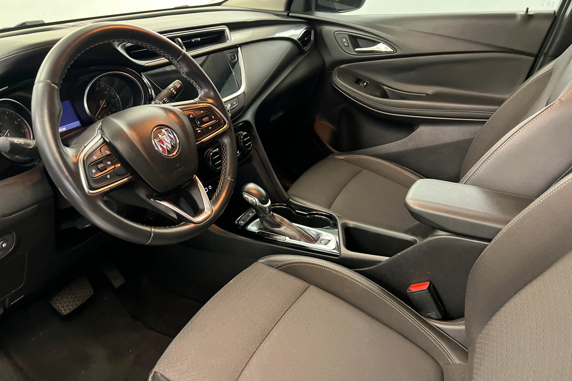 Used 2022 Buick Encore GX Select w/ Sport Touring Package FWD image 16