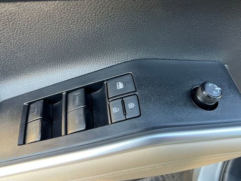 Used 2025 Toyota Highlander XLE image 13