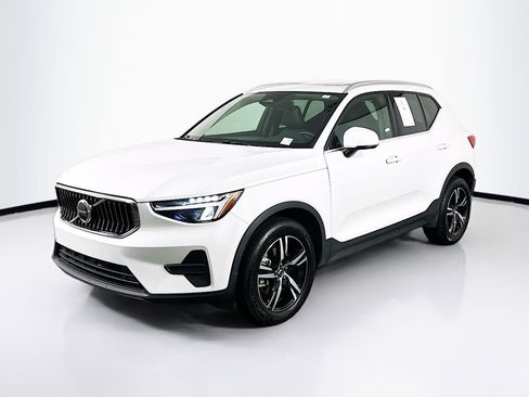 Used 2025 Volvo XC40 B5 Core AWD/4WD image 3