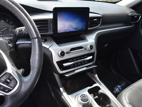 Used 2020 Ford Explorer XLT w/ Equipment Group 202A RWD image 8