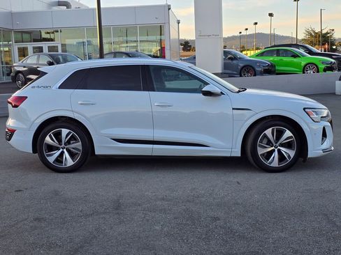 Used 2024 Audi Q8 e-tron Premium Plus image 36