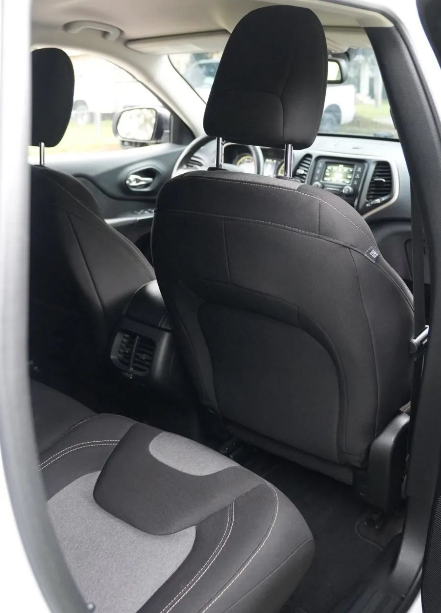 Used 2017 Jeep Cherokee Sport AWD/4WD image 12