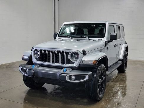 Used 2024 Jeep Wrangler Unlimited Sahara w/ Dual Top Group AWD/4WD image 2